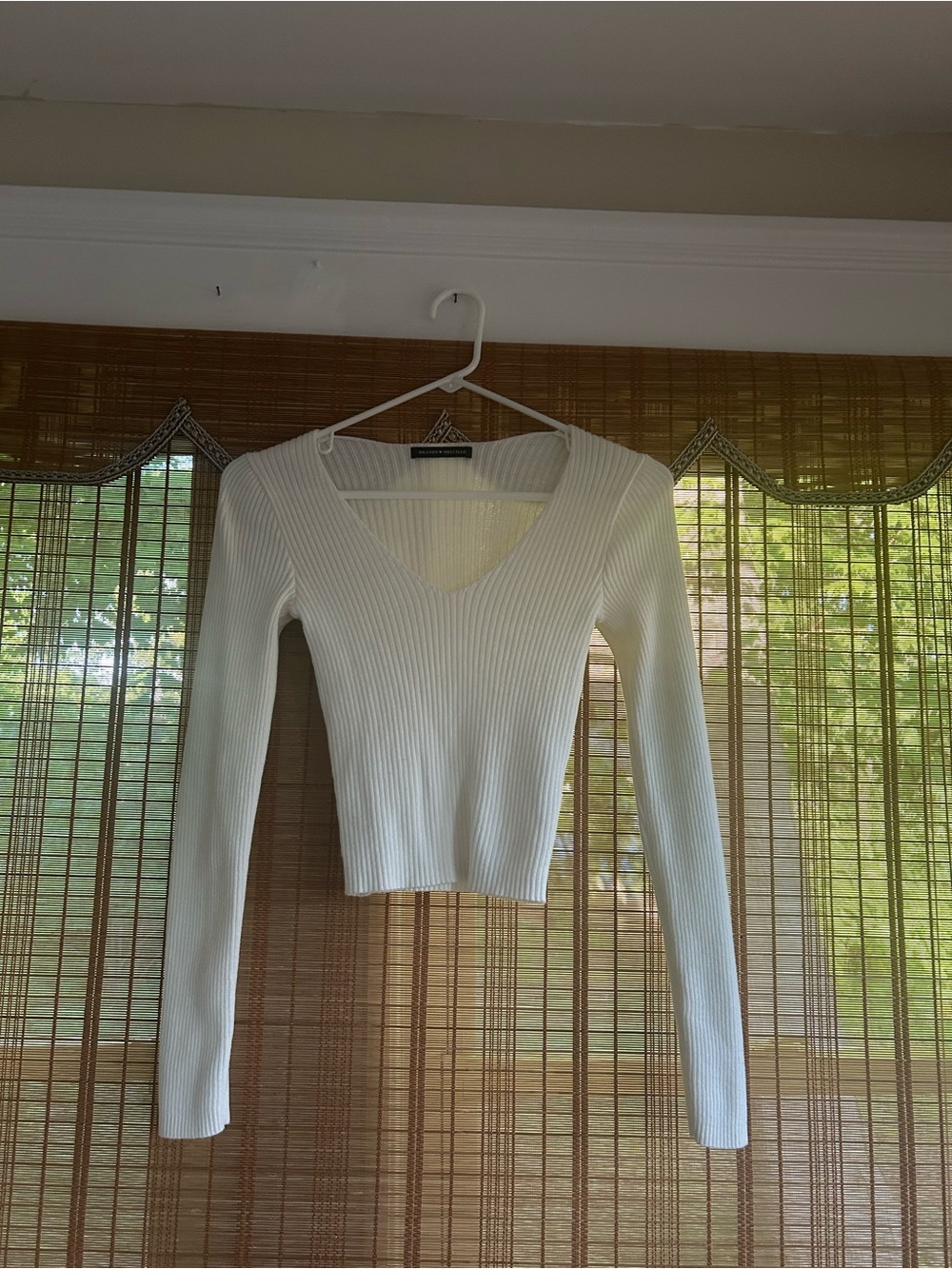 Brandy Melville White Ribbed Long Sleeve Crop Top V-Neck One Size